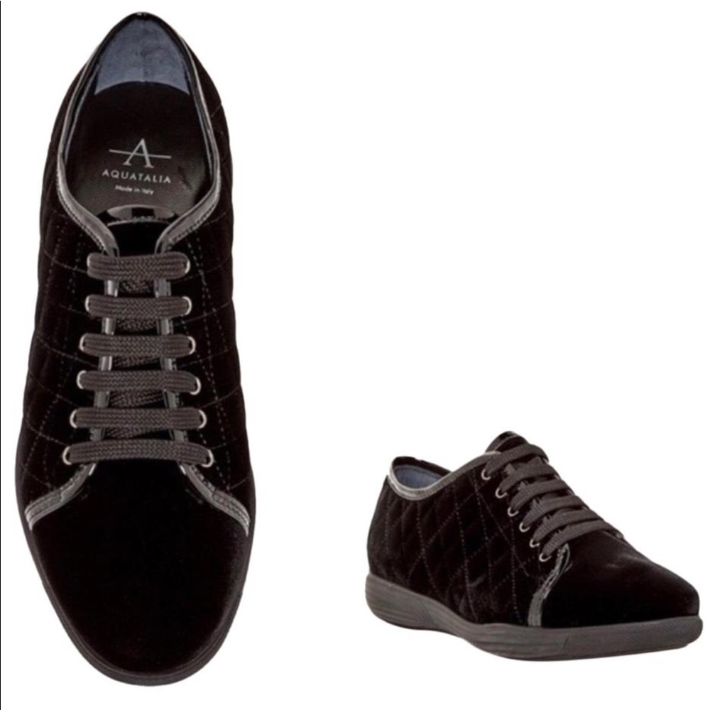 Women’s new black shoes never worn